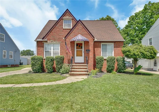 Homes for sale in Parma, OH | 2816 Parklane Dr, Parma, OH 44134 | MLS# 5224155