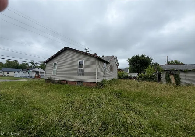 2nd image of 159 Comstock St Nw, Warren, OH 44483 | MLS# 5224217
