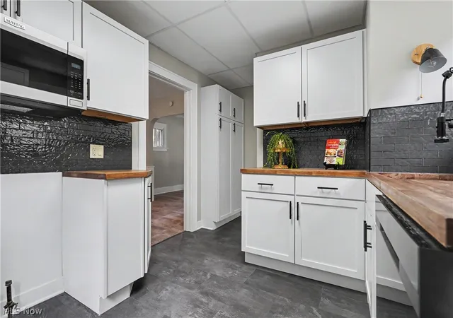 Photo 3 of Single family home for sale at 616 Tallmadge Rd, Cuyahoga Falls, OH 44221 | MLS# 5223461 | Listing updated on 2026-07-02