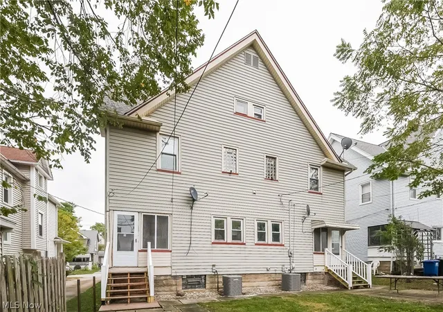 Homes for sale in Lakewood, OH | 1376 Gladys Ave, Lakewood, OH 44107 | MLS# 5223766