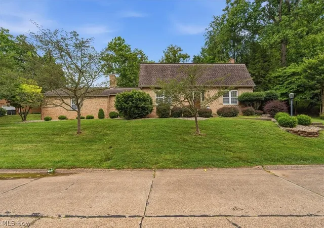 Photo 2 of Sale Pending at 27 Ashwood Pl, Vienna, WV 26105 | MLS# 5221755 | Listing updated on 2026-08-25