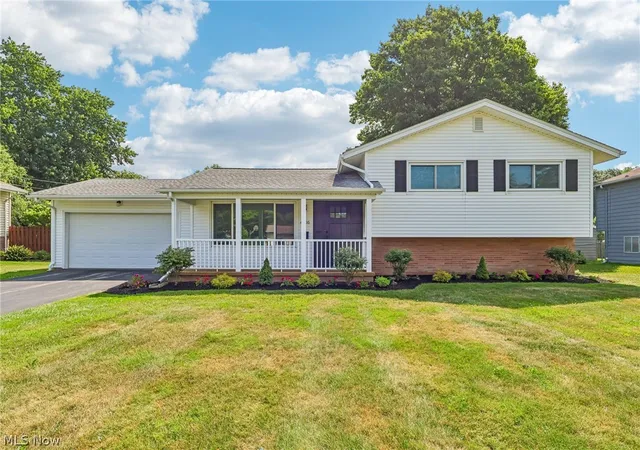 Homes for sale in Mentor, OH | 6305 Meadowbrook Dr, Mentor, OH 44060 | MLS# 5223553