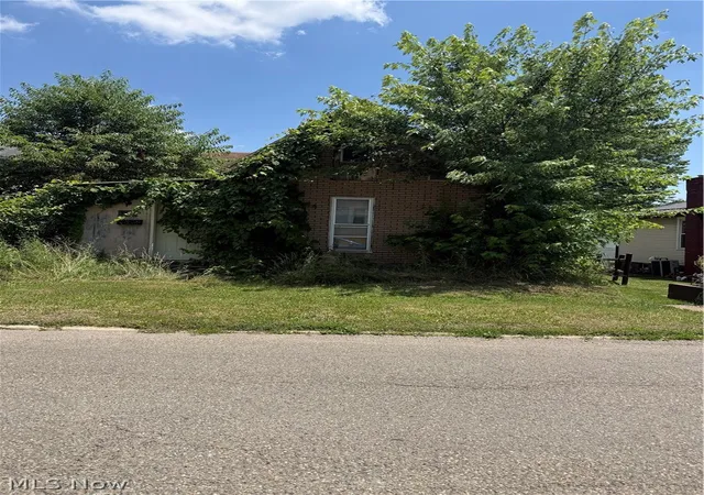 Homes for sale in Uhrichsville, OH | 311 Mcconnell St, Uhrichsville, OH 44683 | MLS# 5224302