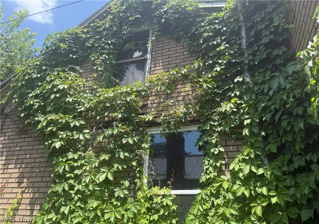 Homes for sale in Uhrichsville, OH | 311 Mcconnell St, Uhrichsville, OH 44683 | MLS# 5224302