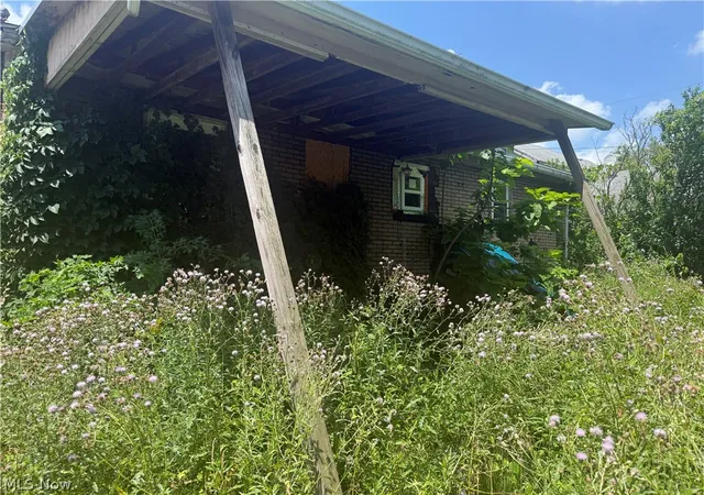 Homes for sale in Uhrichsville, OH | 311 Mcconnell St, Uhrichsville, OH 44683 | MLS# 5224302