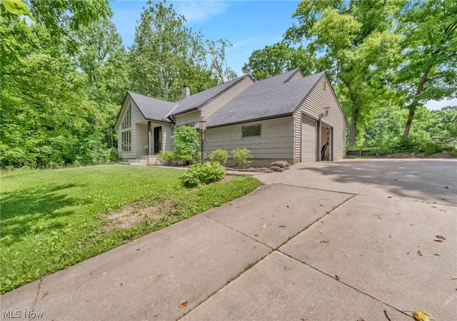 Homes for sale in Medina, OH | 2765 Sharon Copley Rd, Medina, OH 44256 | MLS# 5224295