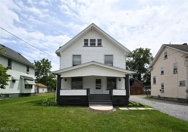 1st image of 221 E 2nd St, Girard, OH 44420 | MLS# 5224314