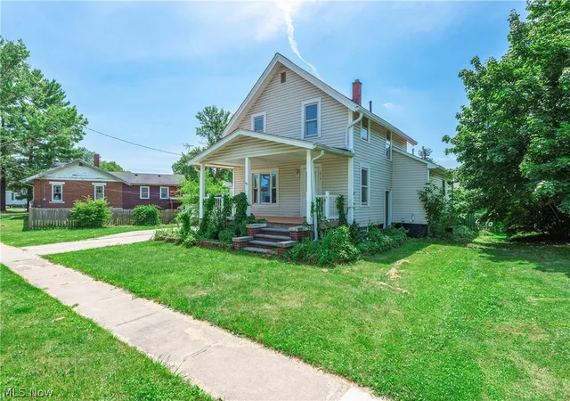 Photo 2 of Single family home for sale at 672 Jackson St, Amherst, OH 44001 | MLS# 5223110 | Listing updated on 2026-08-25