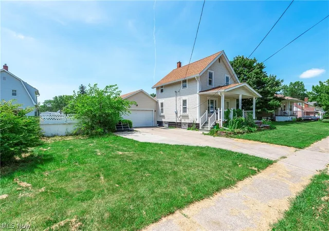 Photo 3 of Single family home for sale at 672 Jackson St, Amherst, OH 44001 | MLS# 5223110 | Listing updated on 2026-08-25