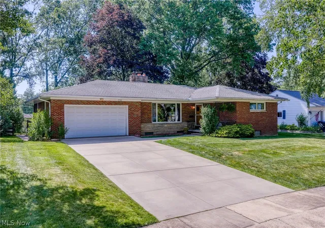 Homes for sale in Cuyahoga Falls, OH | 2588 17th St, Cuyahoga Falls, OH 44223 | MLS# 5223373