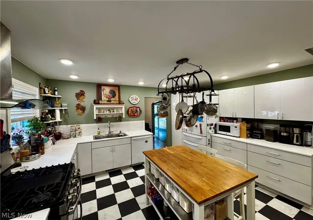 3rd image of 250 Malden St, Akron, OH 44313 | MLS# 5220992