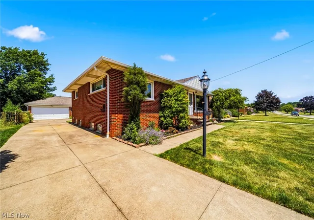Homes for sale in Parma, OH | 3308 Somia Dr, Parma, OH 44134 | MLS# 5223641