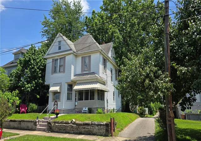2nd image of 2106 Latrobe St, Parkersburg, WV 26101 | MLS# 5224343