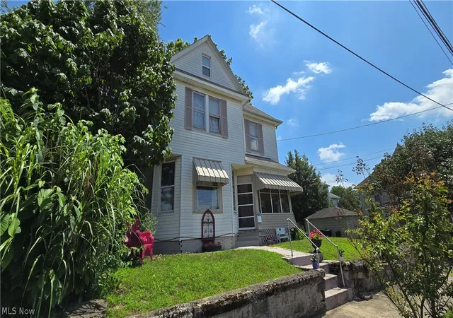 Homes for sale in Parkersburg, WV | 2106 Latrobe St, Parkersburg, WV 26101 | MLS# 5224343