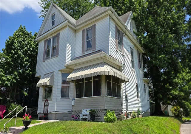 Homes for sale in Parkersburg, WV | 2106 Latrobe St, Parkersburg, WV 26101 | MLS# 5224343