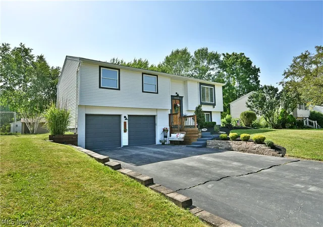 1st image of 2618 Elizabeth Dr Sw, Warren, OH 44481 | MLS# 5223018