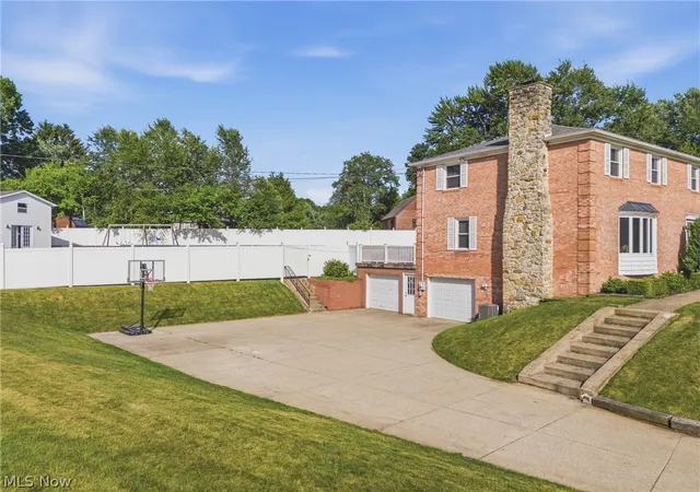 4th image of 1251 Grenada Dr Ne, Canton, OH 44714 | MLS# 5224301