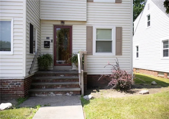 Homes for sale in Euclid, OH | 288 E 248th St, Euclid, OH 44123 | MLS# 5224378