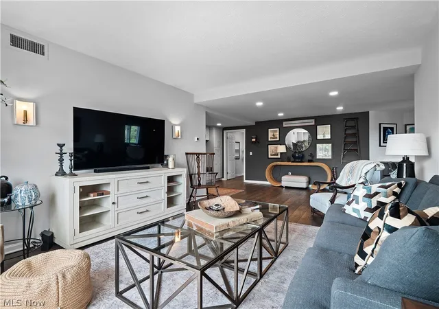 image of 19000 Lake Rd #5427, Rocky River, OH 44116 | MLS# 5224067