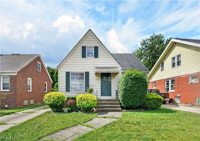 Homes for sale in Parma, OH | 7101 Brownfield Dr, Parma, OH 44129 | MLS# 5224116