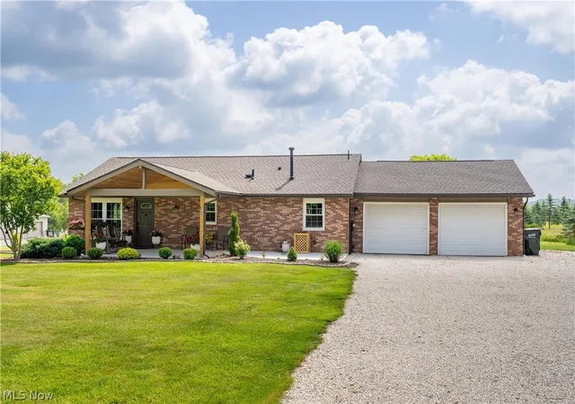 2nd image of 1146 Lincoln Ave Nw, Carrollton, OH 44615 | MLS# 5224359