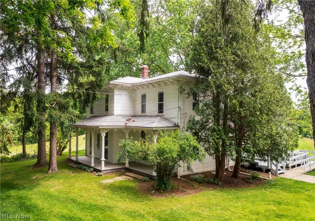 2nd image of 1740 W Comet Rd, New Franklin, OH 44216 | MLS# 5220195