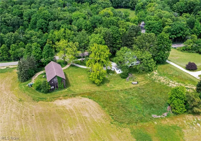 4th image of 1740 W Comet Rd, New Franklin, OH 44216 | MLS# 5220195