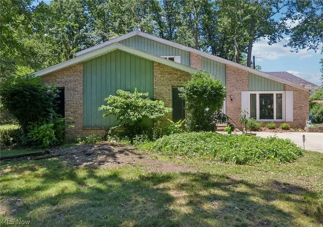 Photo 1 of Single family home for sale at 4300 Washington Ave, Lorain, OH 44052 | MLS# 5223727 | Listing updated on 2026-09-01