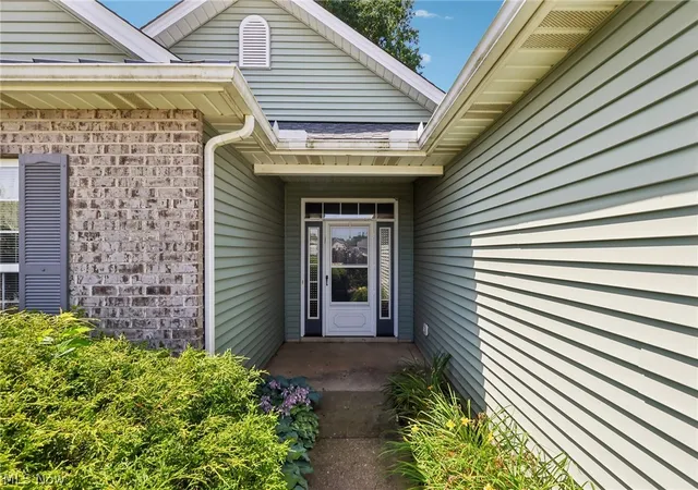 Photo 2 of Sale Pending at 173 Saint Charles Pl, Elyria, OH 44035 | MLS# 5222912 | Listing updated on 2026-08-19