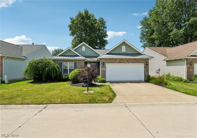 Listing Photo 4 - Condo for sale in building located at 173 Saint Charles Pl, Elyria, OH 44035
