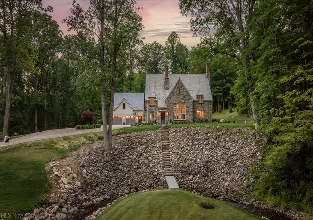 3rd image of 8061 Chagrin Rd, Chagrin Falls, OH 44023 | MLS# 5218972