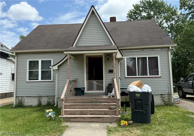 1st image of 208 Oregon Ave Nw, Warren, OH 44485 | MLS# 5223377