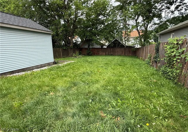 3rd image of 1360 Meadowbrook Ave Se, Warren, OH 44484 | MLS# 5223380