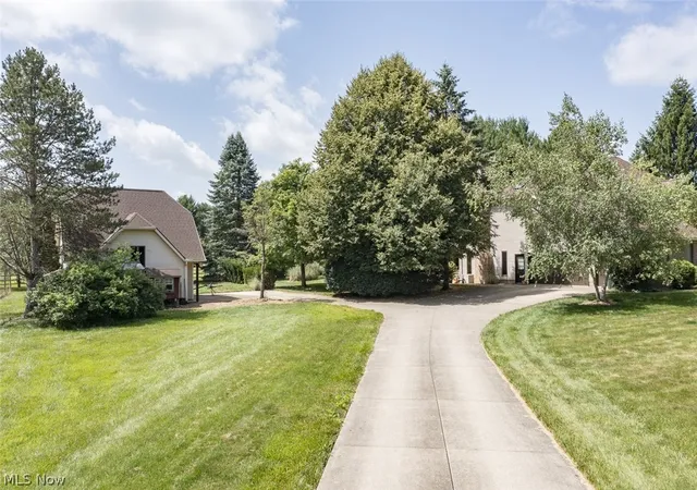 Photo 3 of Single family home for sale at 3815 W Sweet Briar Dr, Medina, OH 44256 | MLS# 5221508 | Listing updated on 2026-08-31