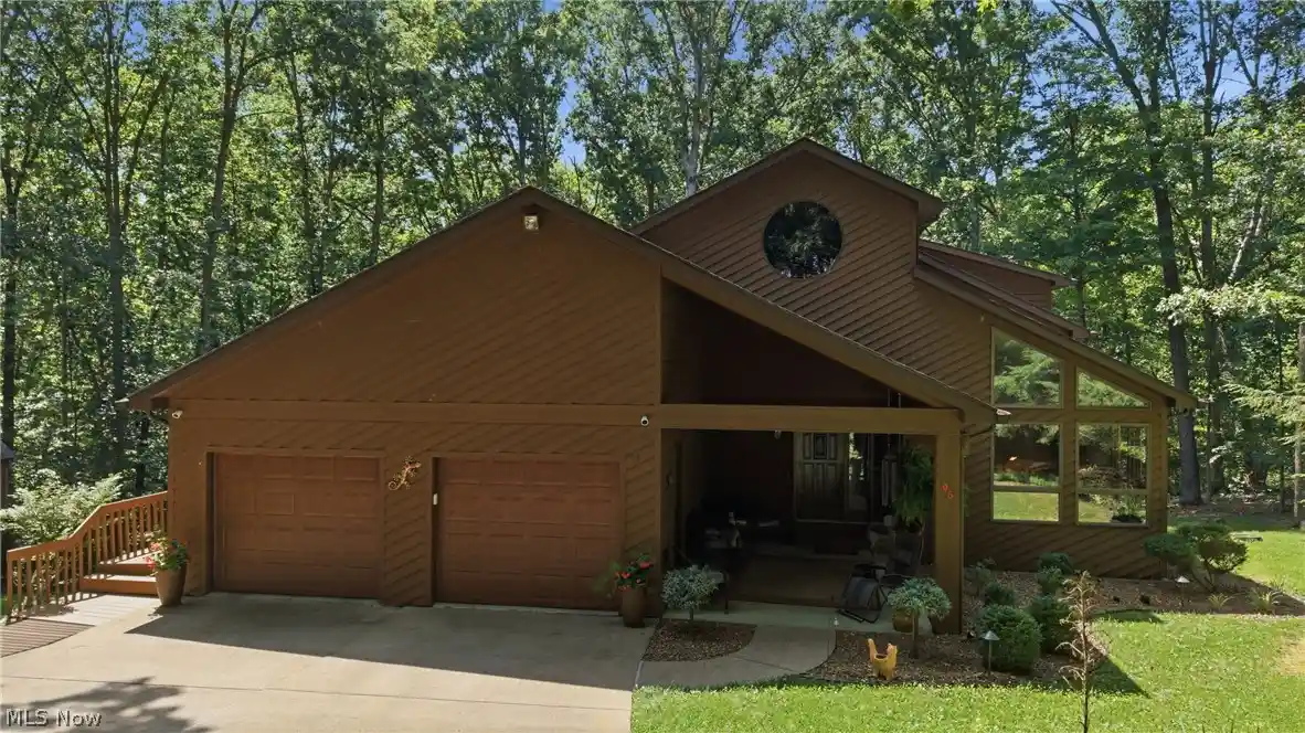 Single family home for sale at 95 State Route 555, Little Hocking, OH 45742 | MLS# 5220629