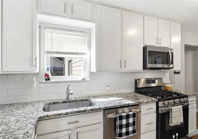3rd image of 29963 Phillips Ave, Wickliffe, OH 44092 | MLS# 5223986