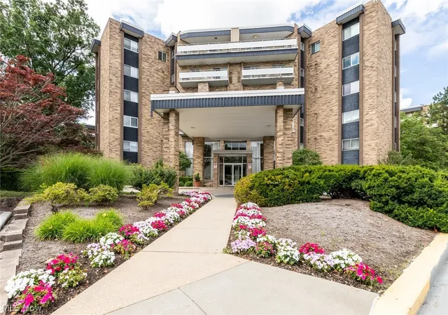 1st image of 2112 Acacia Park Dr #511, Lyndhurst, OH 44124 | MLS# 5220351