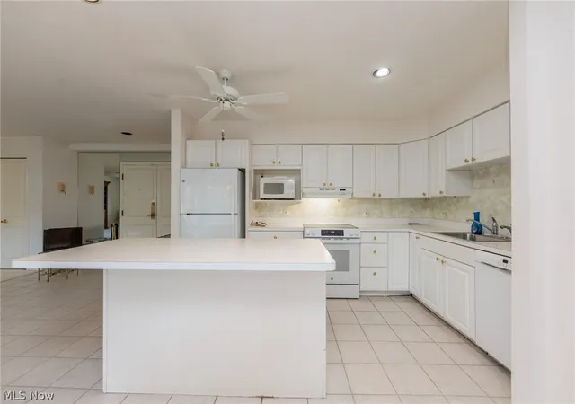 5th image of 2112 Acacia Park Dr #511, Lyndhurst, OH 44124 | MLS# 5220351