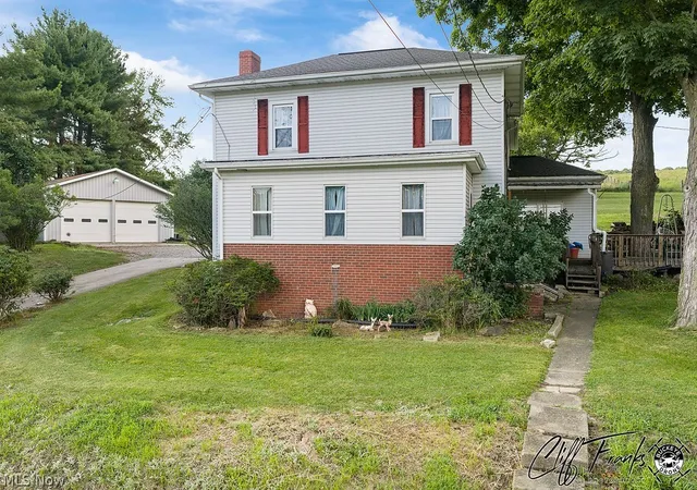 2nd image of 2011 Gordon Rd Nw, Dover, OH 44622 | MLS# 5224552