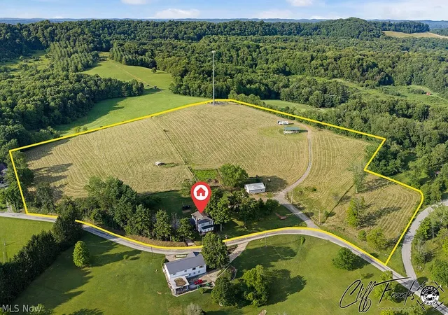 3rd image of 2011 Gordon Rd Nw, Dover, OH 44622 | MLS# 5224552