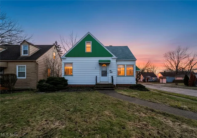 Homes for sale in Maple Heights, OH | 21202 Gardenview Dr, Maple Heights, OH 44137 | MLS# 5224555