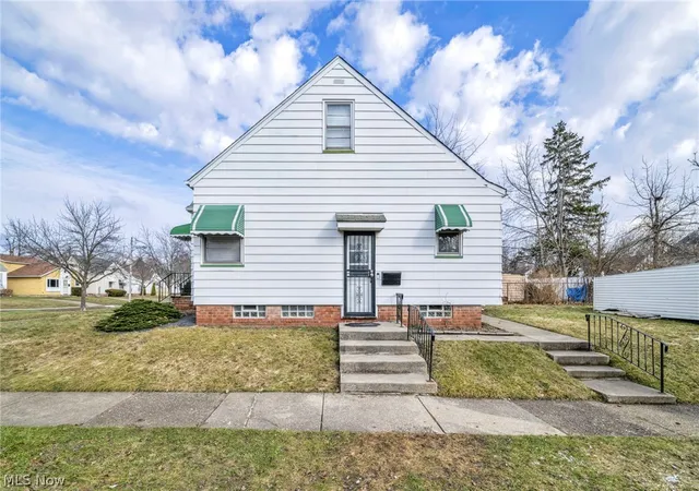 Homes for sale in Maple Heights, OH | 21202 Gardenview Dr, Maple Heights, OH 44137 | MLS# 5224555