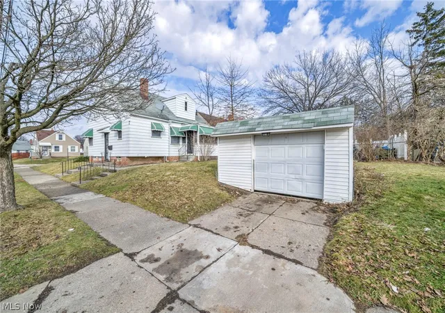 Homes for sale in Maple Heights, OH | 21202 Gardenview Dr, Maple Heights, OH 44137 | MLS# 5224555