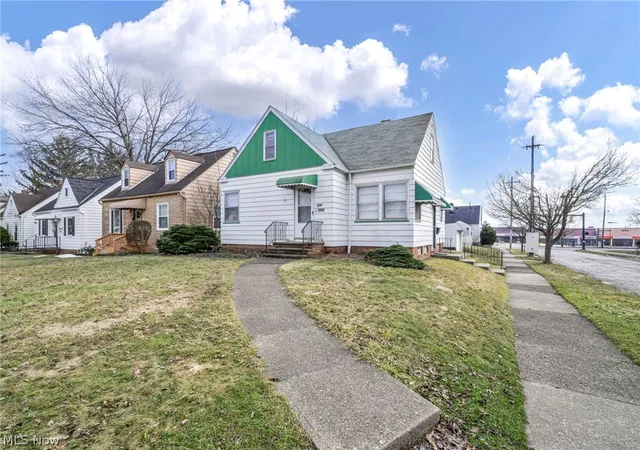 Homes for sale in Maple Heights, OH | 21202 Gardenview Dr, Maple Heights, OH 44137 | MLS# 5224555