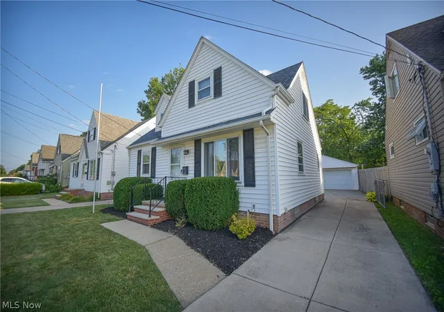 Homes for sale in Cleveland, OH | 18400 Rockland Ave, Cleveland, OH 44135 | MLS# 5224135