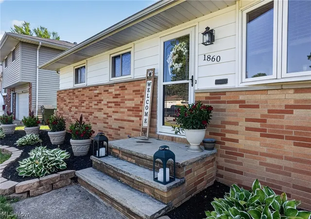 2nd image of 1860 Ridgewick Dr, Wickliffe, OH 44092 | MLS# 5224494