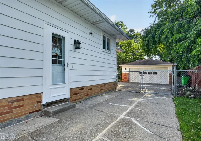 4th image of 1860 Ridgewick Dr, Wickliffe, OH 44092 | MLS# 5224494