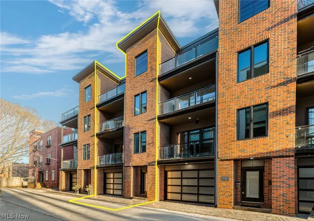 Townhouse for sale at 3109 Vine Ct, Cleveland, OH 44113 | MLS# 5223807