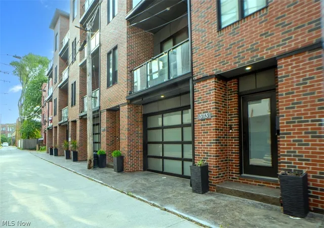 Photo 2 of Townhouse for sale at 3109 Vine Ct, Cleveland, OH 44113 | MLS# 5223807 | Listing updated on 2026-08-24