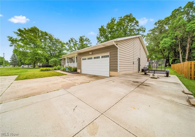 Homes for sale in Mentor, OH | 8506 Lake Shore Blvd, Mentor, OH 44060 | MLS# 5223297